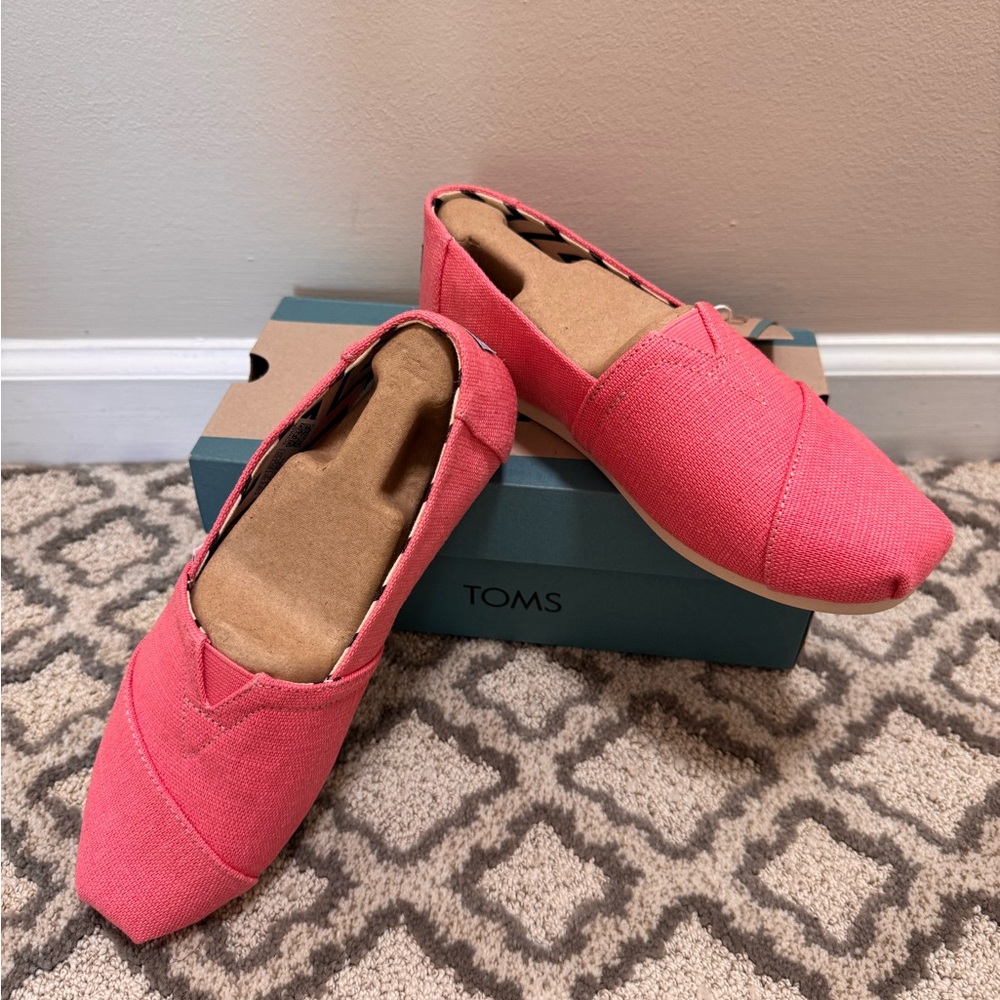 TOMS Women’s Classic Alpargatas in Coral Pink